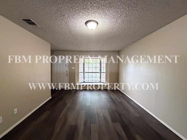 Foto del edificio - 804 Biloxi Dr