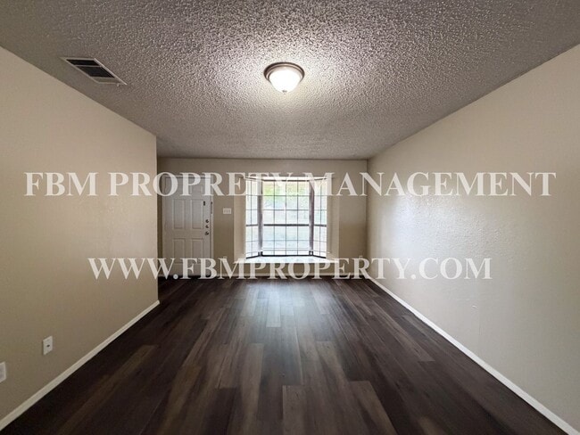 Building Photo - 804 Biloxi Dr