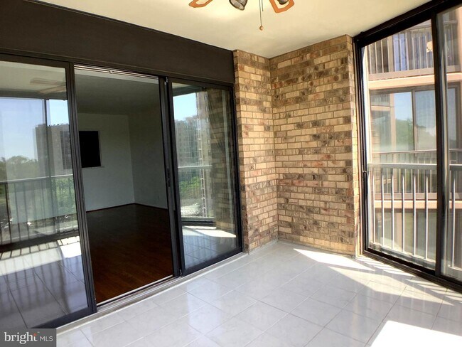 Building Photo - 5901 Mt Eagle Dr