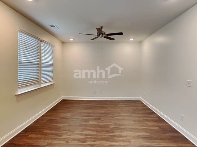 Building Photo - 549 Rivermist Dr
