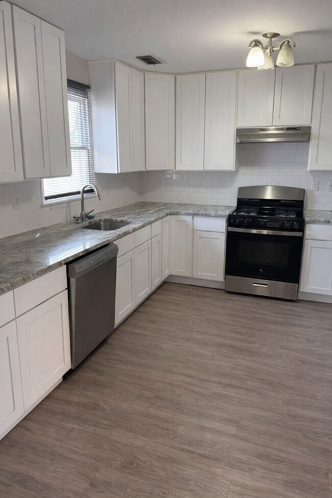 Foto del edificio - 15 Cedarbrook Ln