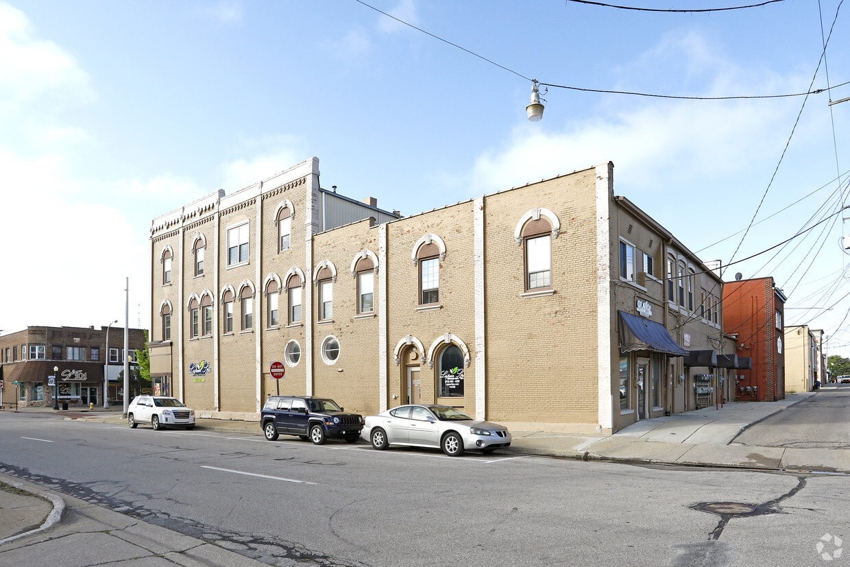 Building Photo - 104-128 W Nepessing St
