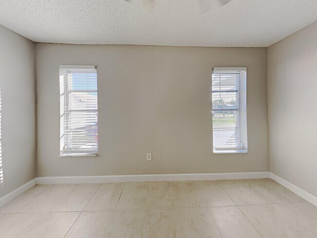 Foto del edificio - 10651 NW 28th St