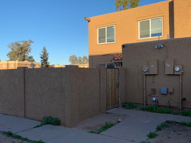 Photo - 4645 E Wood St Townhome