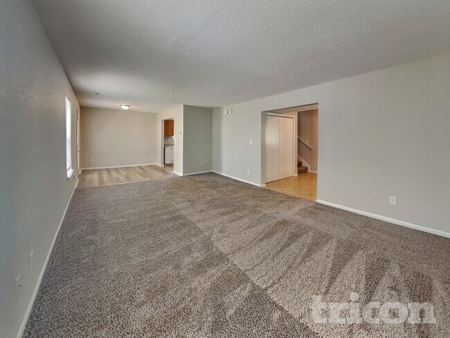 Foto del edificio - 1726 Farm Meadow Dr
