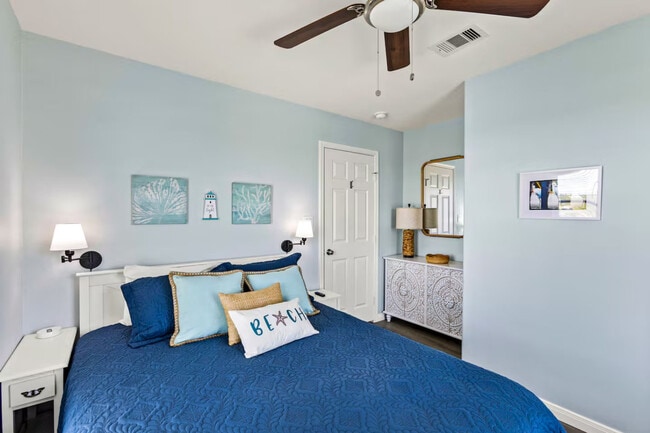 Building Photo - 1062 Cedar Ln