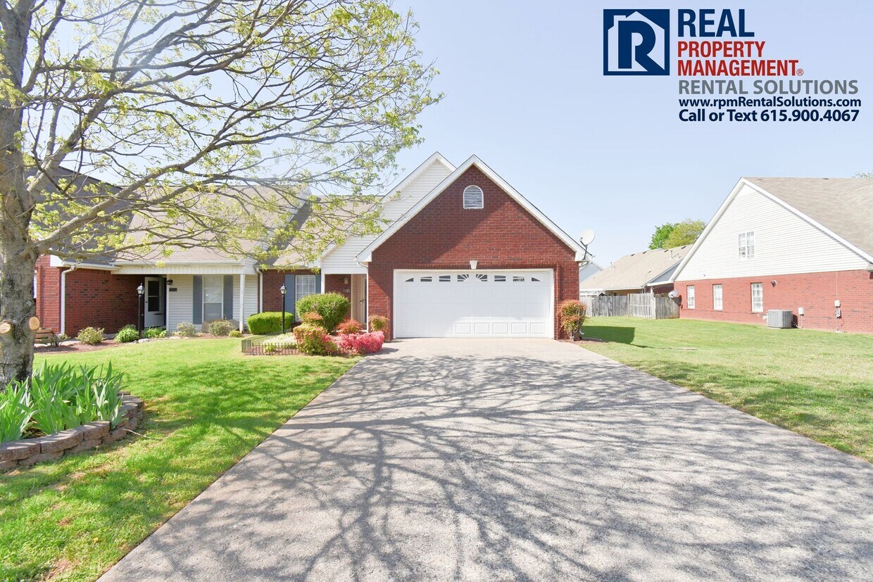 Primary Photo - Great 3BD 3BA with washer/dryer & attached...