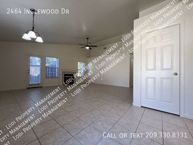 Building Photo - Single Story 3 Bedroom Home