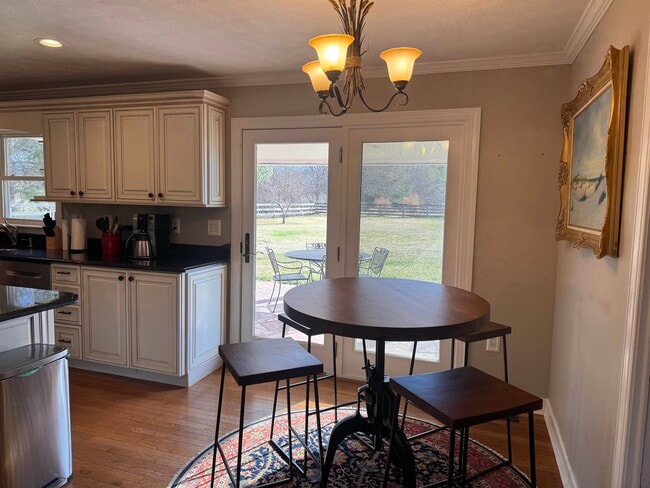 Foto del edificio - 4107 Captain Yancey Rd