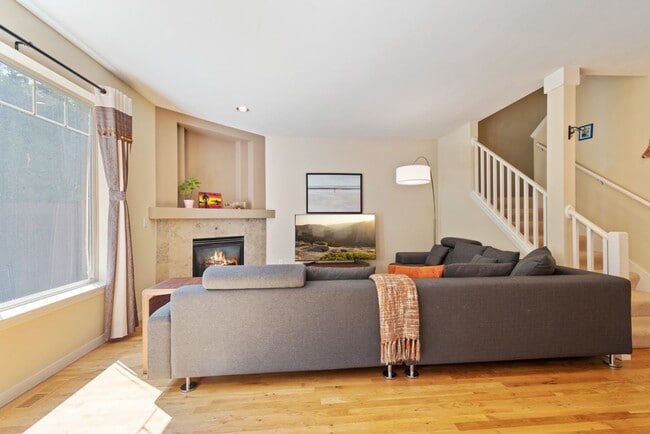 Foto del edificio - 3Bd/2.5Ba Kirkland Townhouse