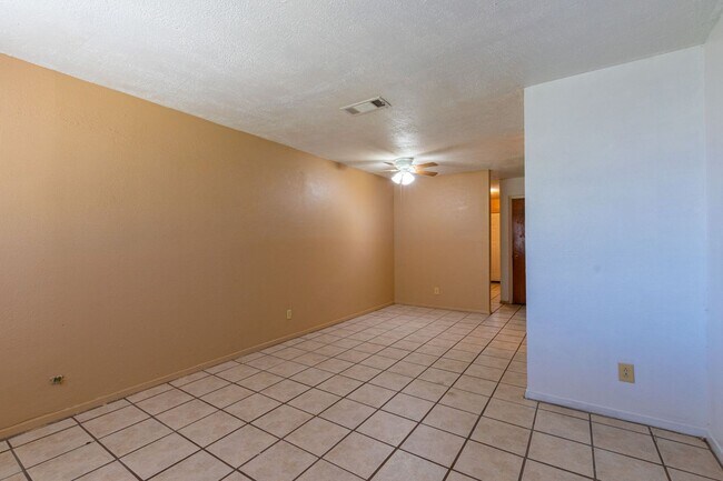 Foto del edificio - RENT REDUCTION & RENT SPECIAL - AVAILABLE NOW!