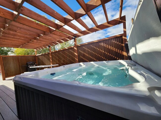 Foto del edificio - Furnished Studio - Utilities/Internet Included