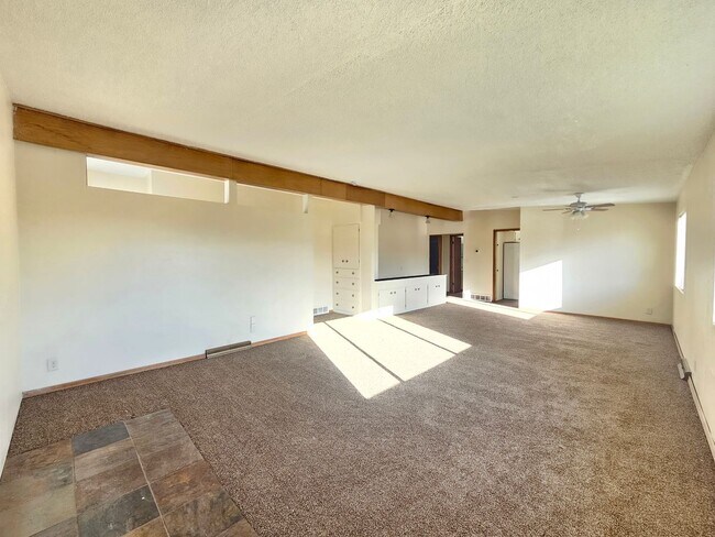 Foto del edificio - 302 N Argonne Rd