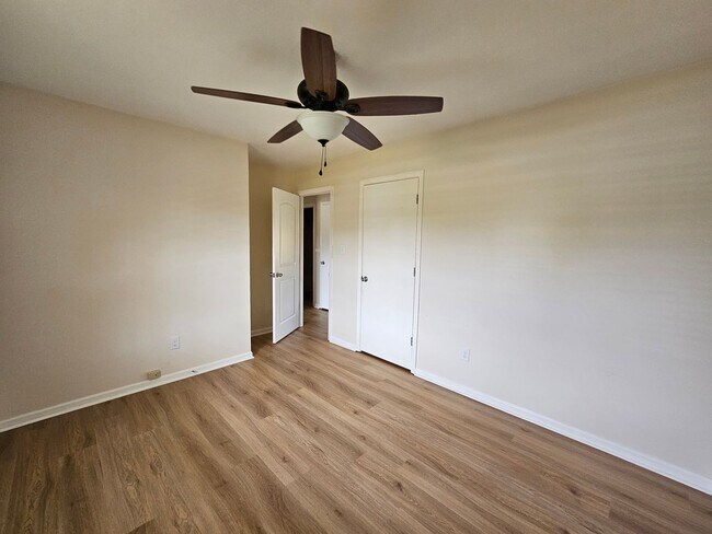 Foto del edificio - Well Maintained 3 Bed Home on Half an Acre!