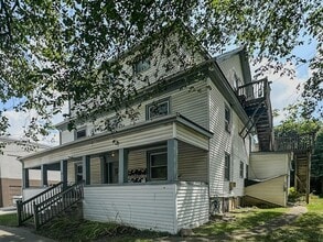 Building Photo - 334 Beakes St