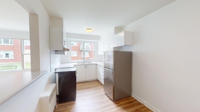 Interior Photo - 362 McArthur & 388-390 Irwin Miller