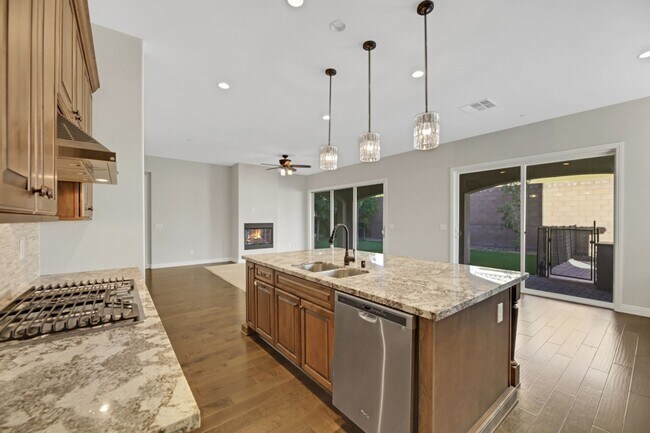 Building Photo - STUNNING 2 STORY LARGE HOME WITH POOL AND SPA