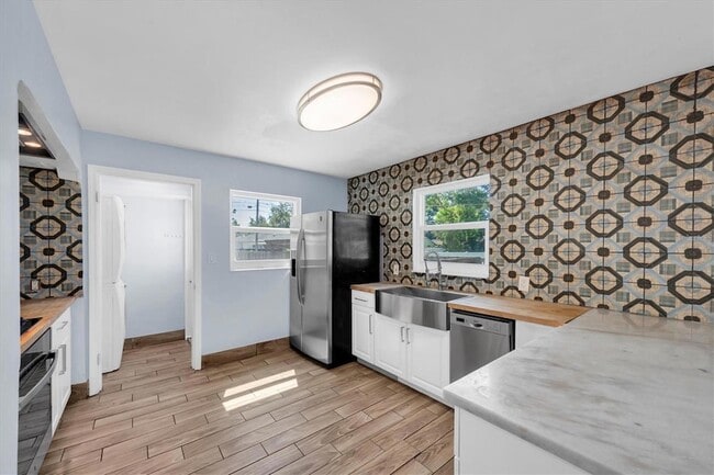 Building Photo - 1101 28th St N