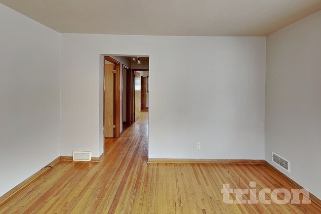 Foto del edificio - 3701 Woodbine Ln
