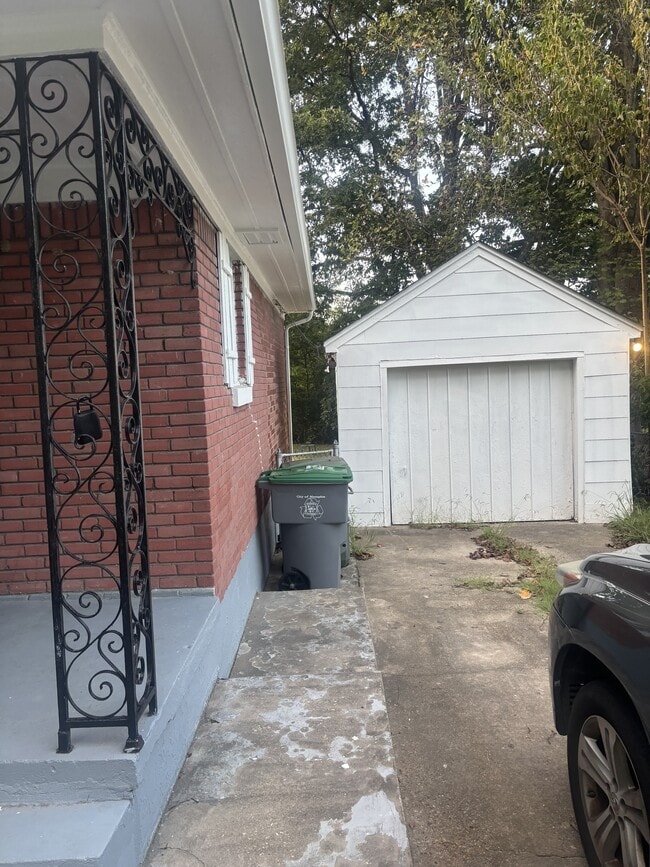 Building Photo - 1622 Alta Vista Ave