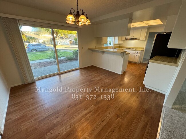 Foto del edificio - 22490 Ferdinand Dr