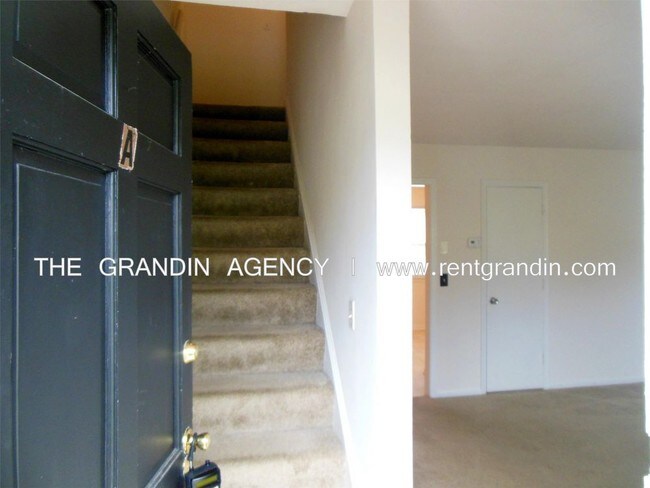 Building Photo - 1720 Pomeroy Road Unit A