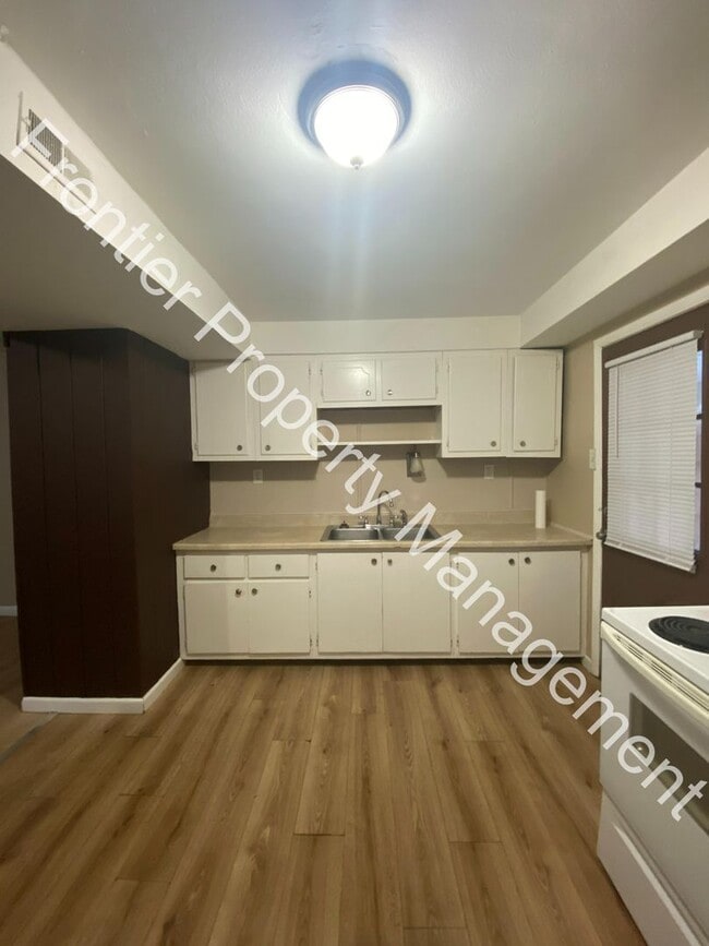 Building Photo - 6855 Woodhurst Dr