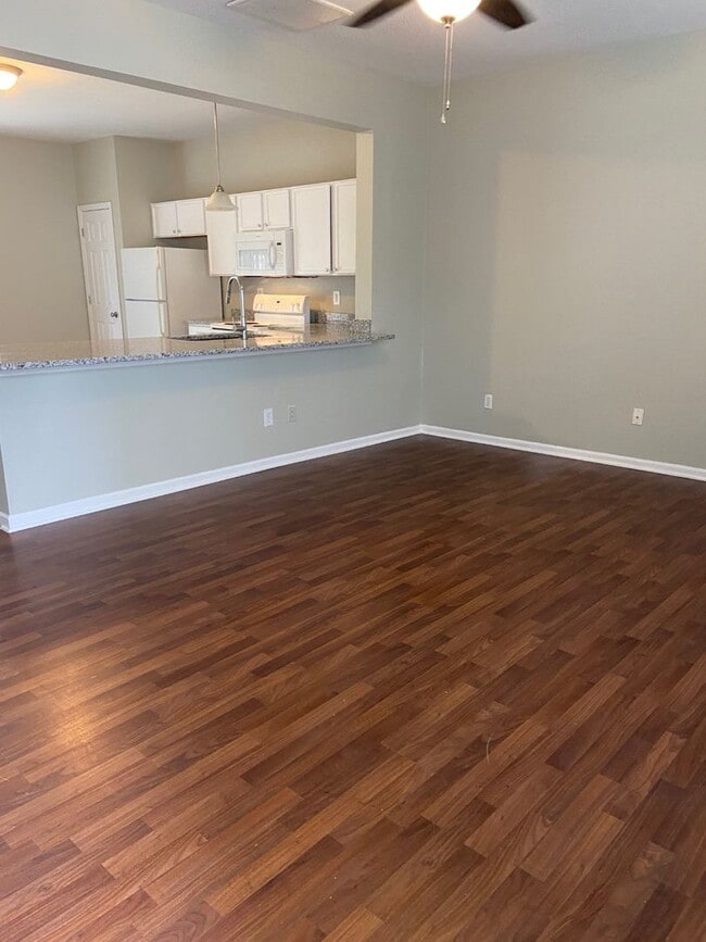 Foto del edificio - Coming Soon! 3 bedroom/ 2.5 bathroom Townhouse!