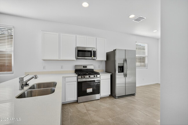 Building Photo - 2994 E Barrel Race Rd