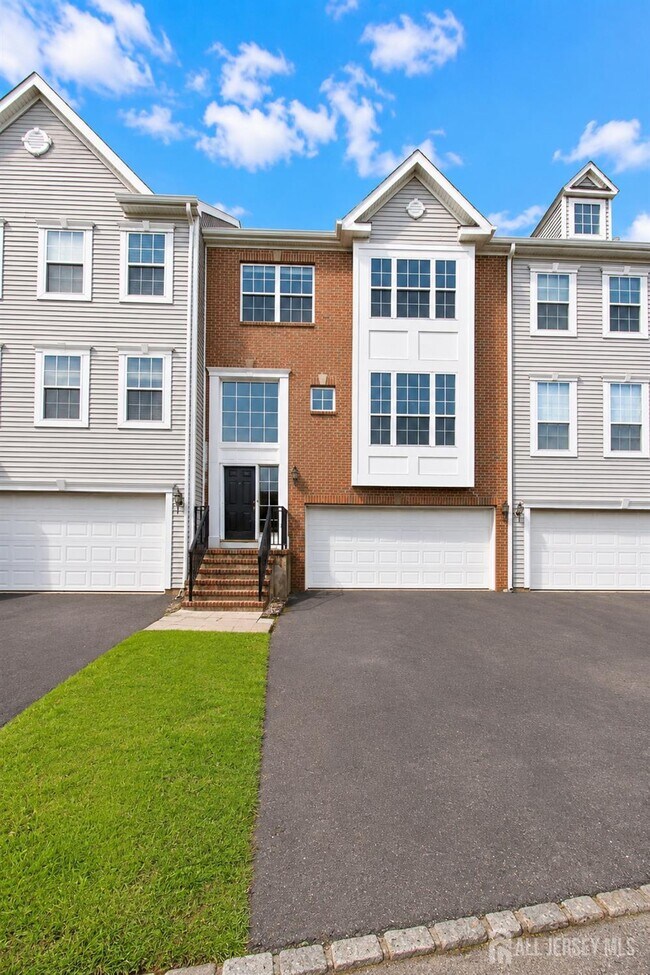 Building Photo - 350 Bernard Dr