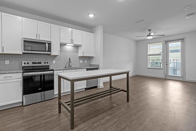 Building Photo - NOVO New Hampstead