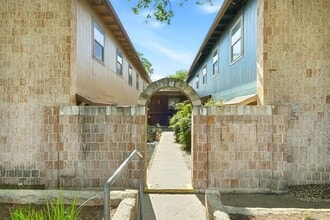 Building Photo - 2319 Greenfield Pkwy