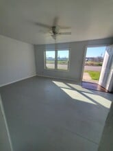 Building Photo - 814 Louise St