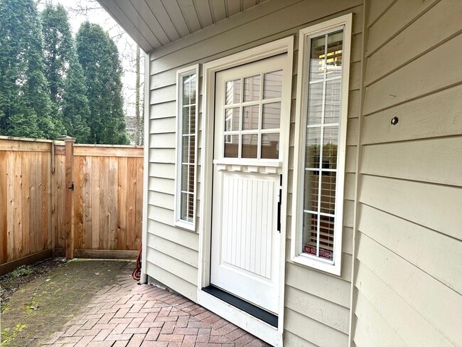 Building Photo - Private escape in Lake Oswego