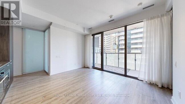 Building Photo - 50A-1050 Charles St E