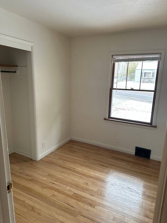 Foto del edificio - 626 E 13th St