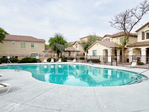 Building Photo - 113 E Palomino Dr