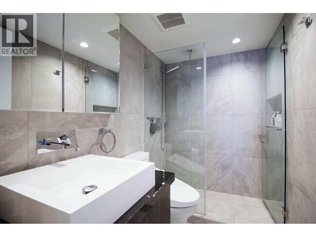 Photo du bâtiment - 1060 Alberni St