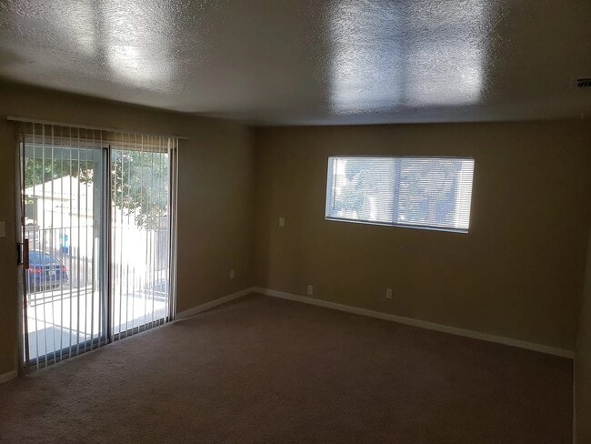 Building Photo - 8081 Via de Palmas Ln