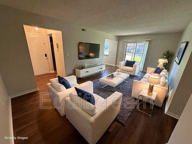 Building Photo - 3920 Mack Rd