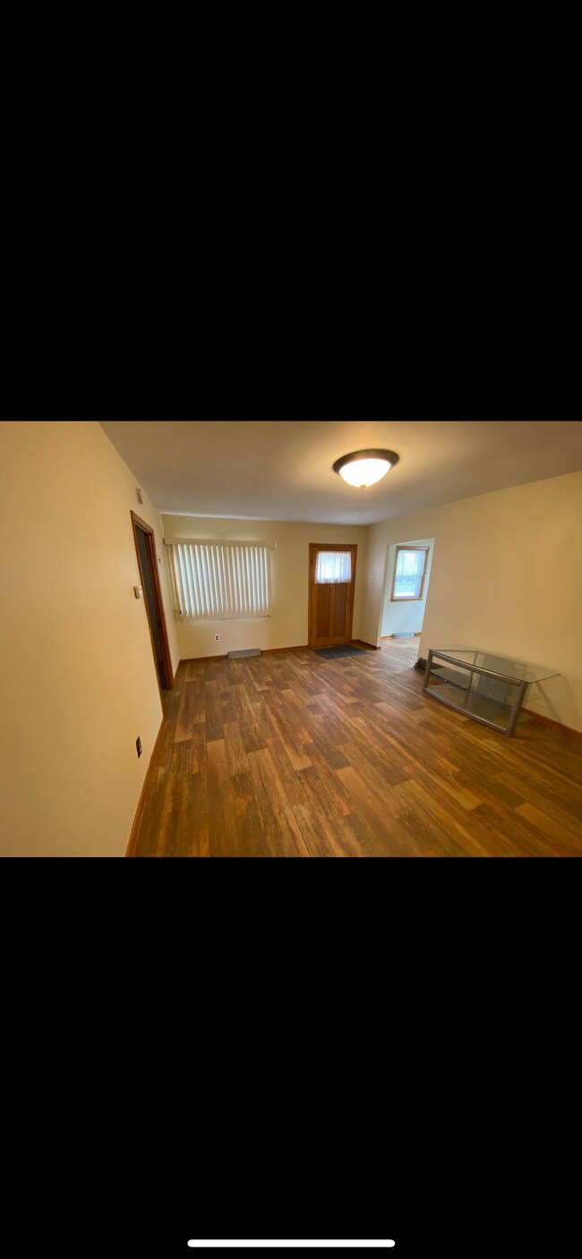 Building Photo - 621 S Roosevelt Ave