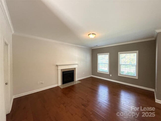 Building Photo - 1224 Summerville Rd