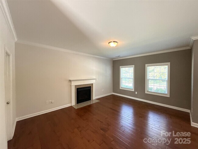 Foto del edificio - 1224 Summerville Rd