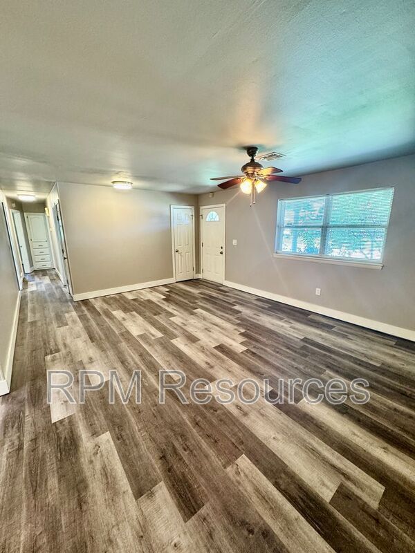 Photo - 2308 Elwood Dr House