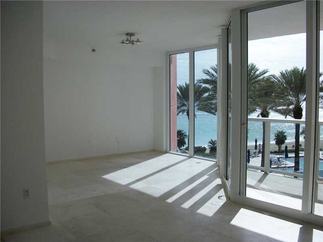 Building Photo - 19333 Collins Ave
