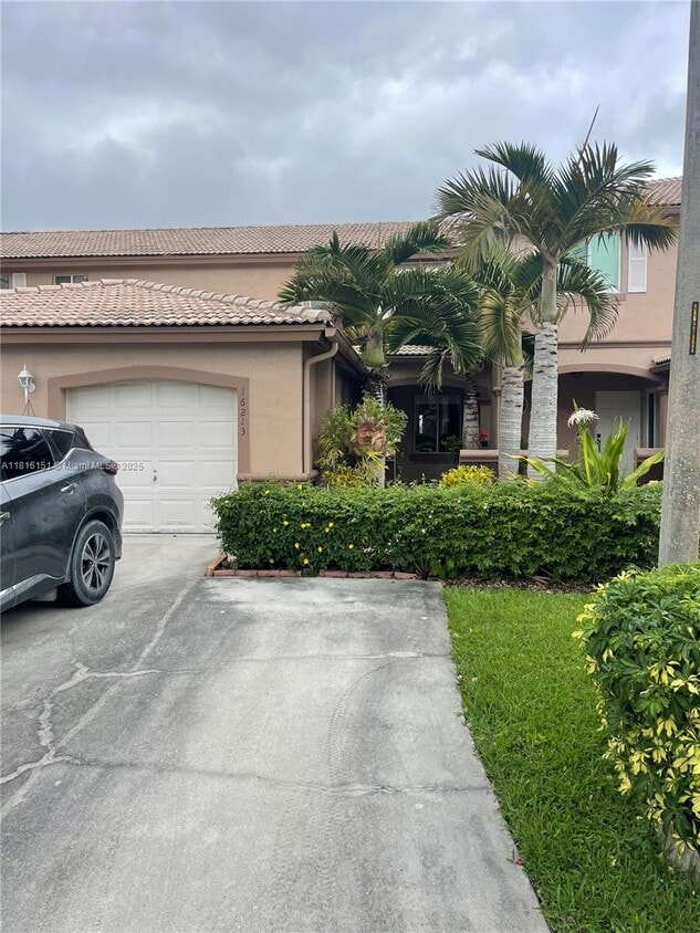 Foto principal - 16213 SW 72nd Terrace