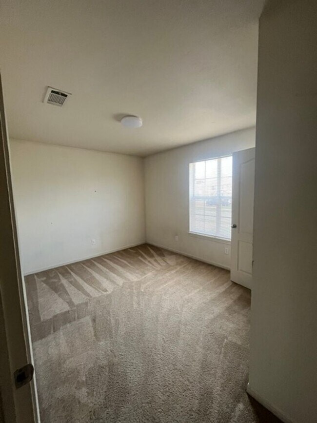 Building Photo - 407 Brittney Way