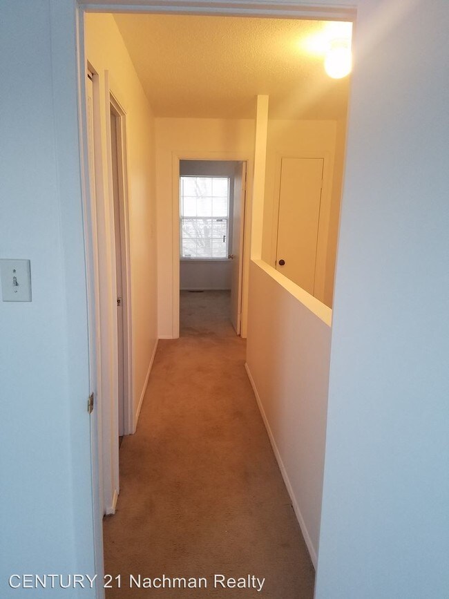 Building Photo - 2 br, 2.5 bath House - 5741 Weblin Drive
