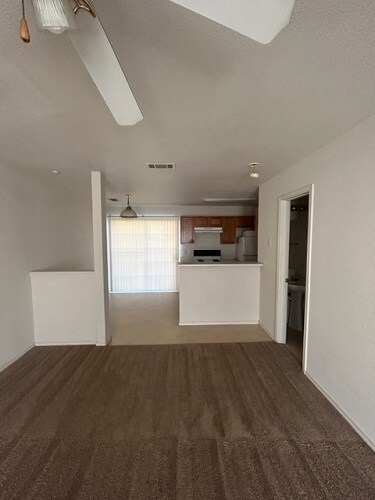 Foto del edificio - 5705 Redstone Dr