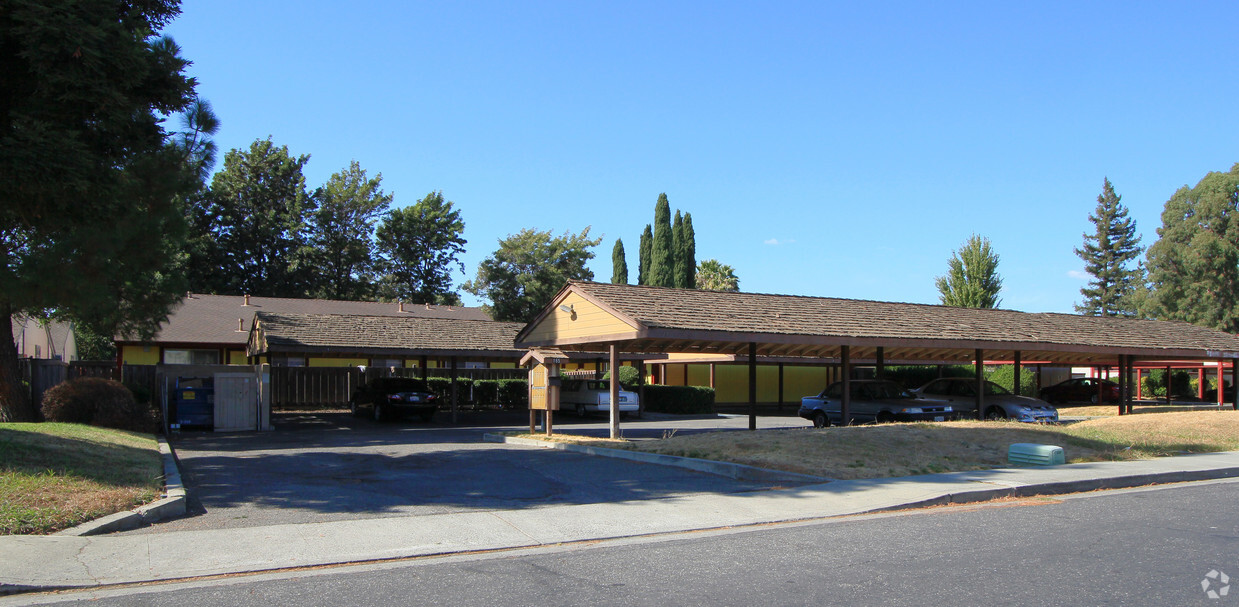 Primary Photo - Tabor Apartments